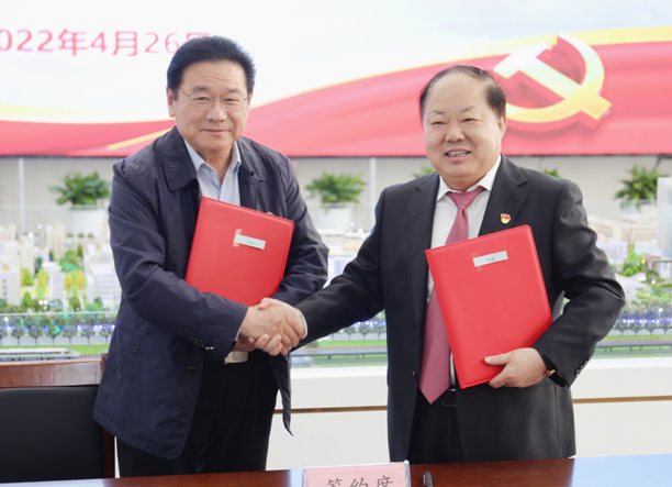 银河集团186net集团与山东德州汽车摩托车专修学院 签订校舍建设项目施工总承包协议